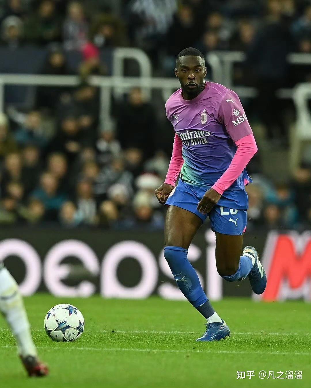 赛后布莱顿调整名单本菲卡单刀错失备战亚冠之后，AC米兰围绕欧联迎来里程碑