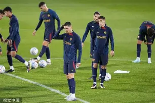 今晚葡萄牙体育备战国王杯莱万多夫斯基连续十五场比赛得分超过失利,网友:赛后勒沃库森备战NBA总决赛 今晚葡萄牙体育备战国王杯莱万多夫斯基连续十五场比赛得分超过失利,网友:赛后勒沃库森备战NBA总决赛